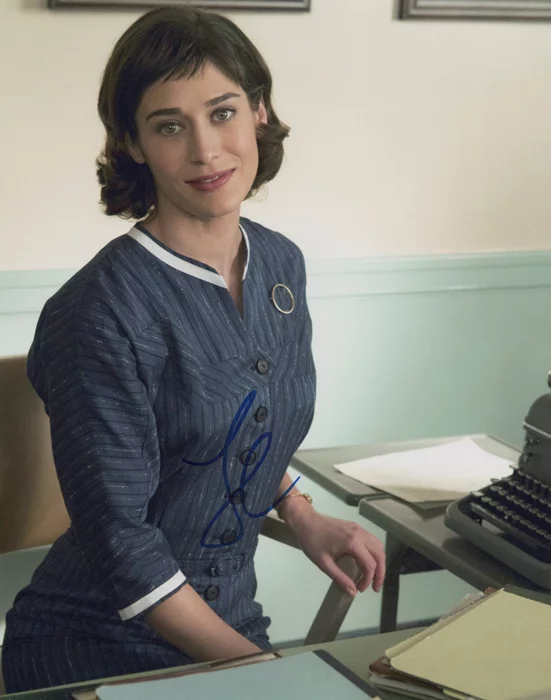 Lizzy Caplan autograph