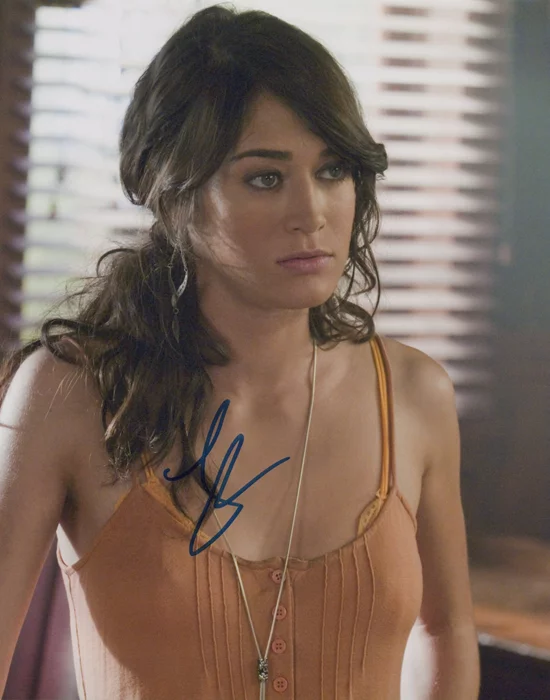 Lizzy Caplan autograph