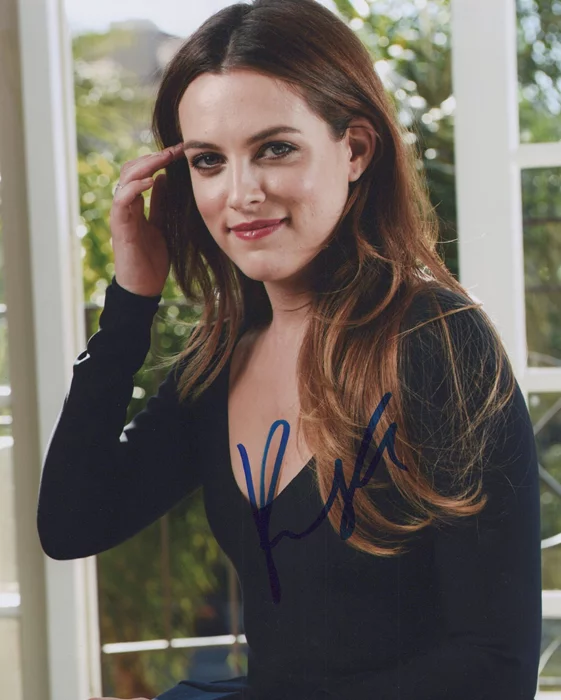 Riley Keough autograph