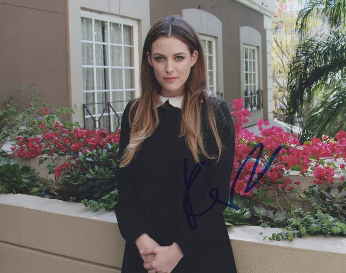 Riley Keough autograph