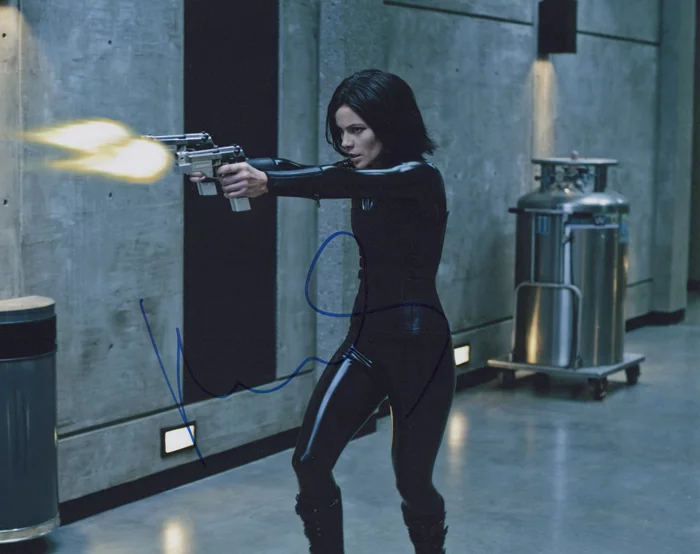 Kate Beckinsale autograph