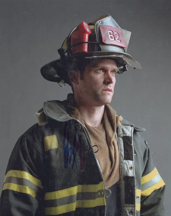 Steven Pasquale autograph