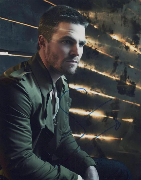 Stephen Amell autograph