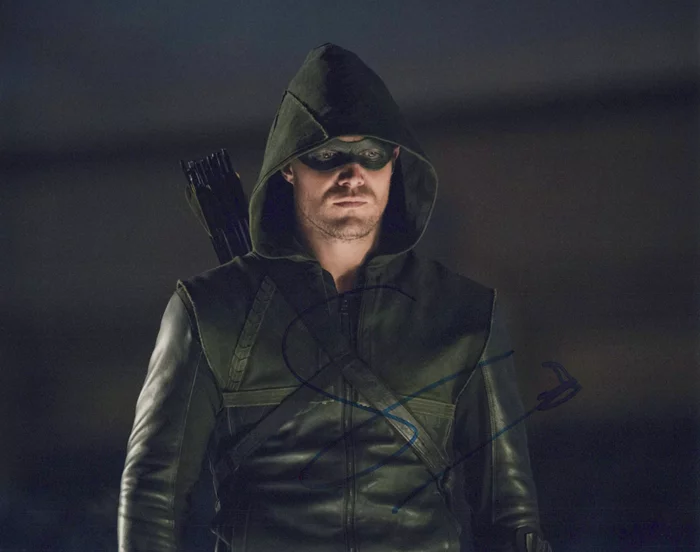 Stephen Amell autograph