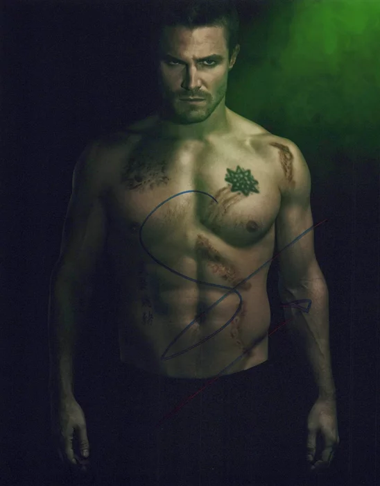 Stephen Amell autograph