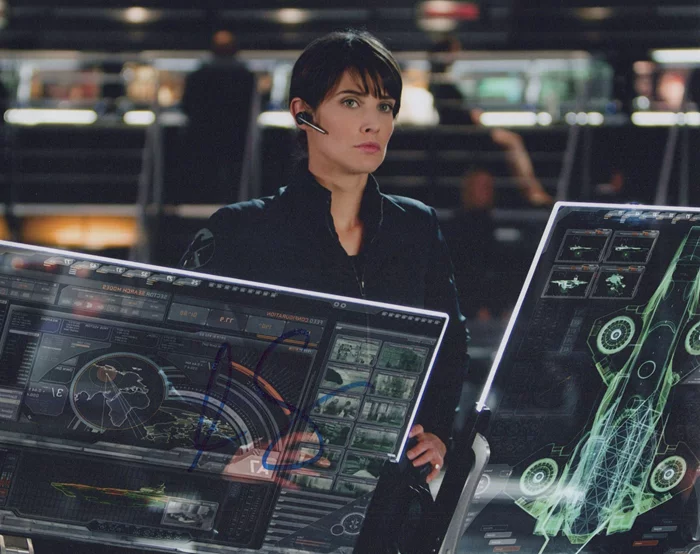 Cobie Smulders autograph