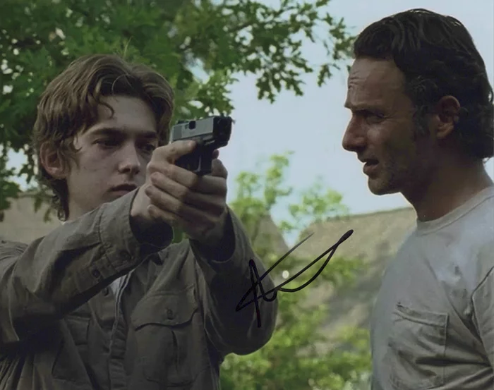 Austin Abrams autograph