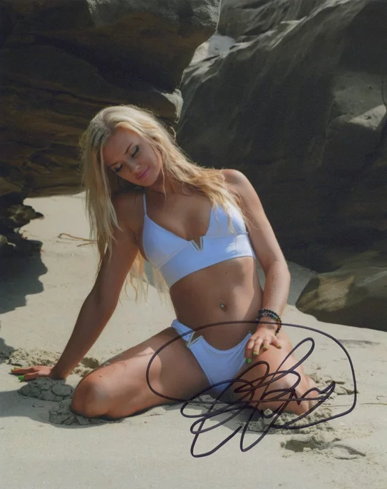 Bria Briggs autograph