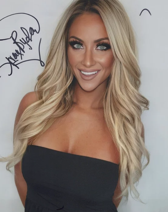 Avery Ryder autograph