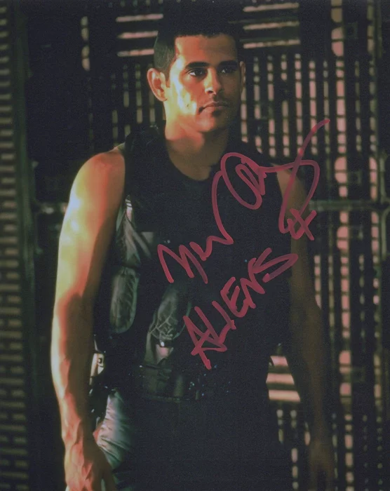 Raymond Cruz autograph