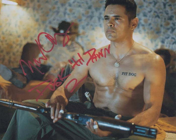Raymond Cruz autograph