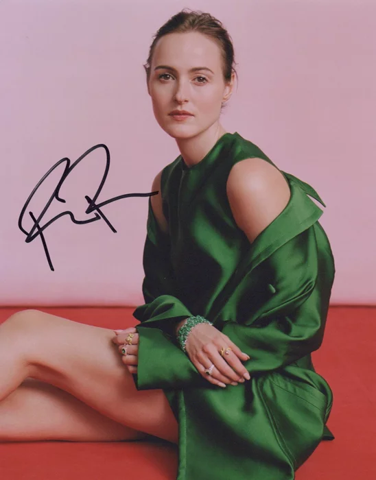 Renate Reinsve autograph