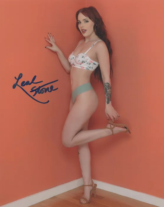 Leah Stone autograph