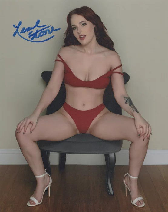 Leah Stone autograph