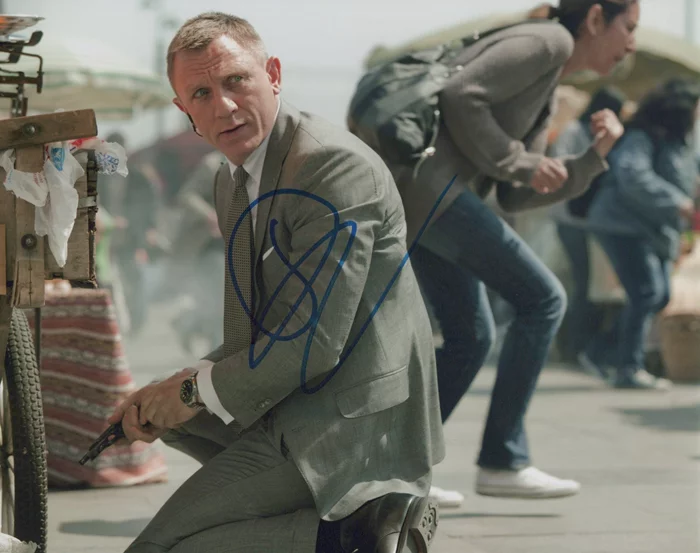 Daniel Craig autograph