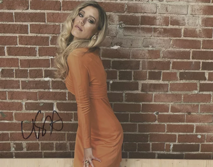 Lisa Gilroy autograph