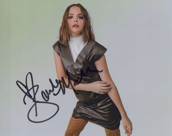 Bailee Madison autograph