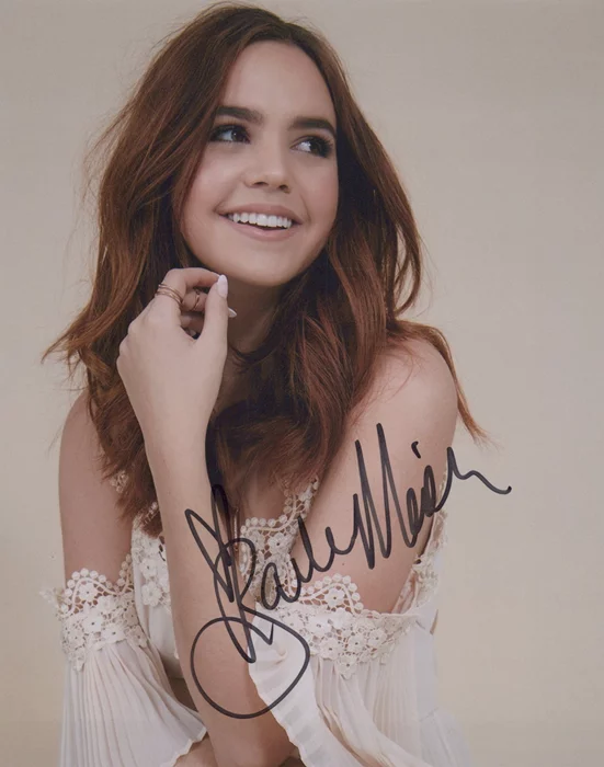 Bailee Madison autograph