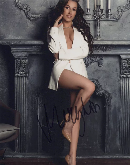 Merylin Nau autograph