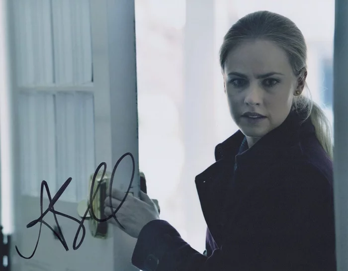 Amanda Schull autograph