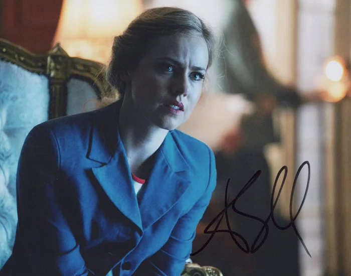 Amanda Schull autograph