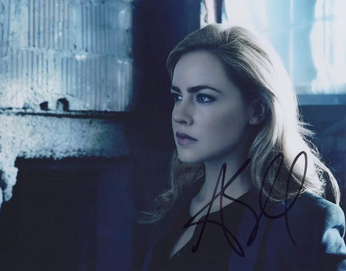 Amanda Schull autograph