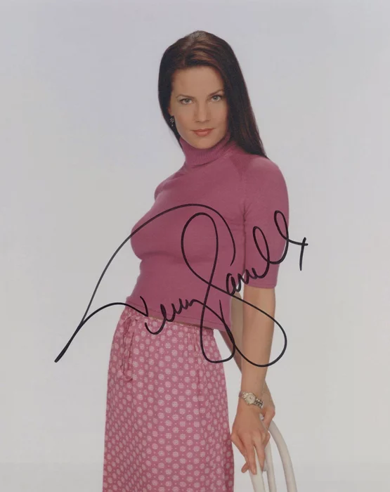 Terry Farrell autograph