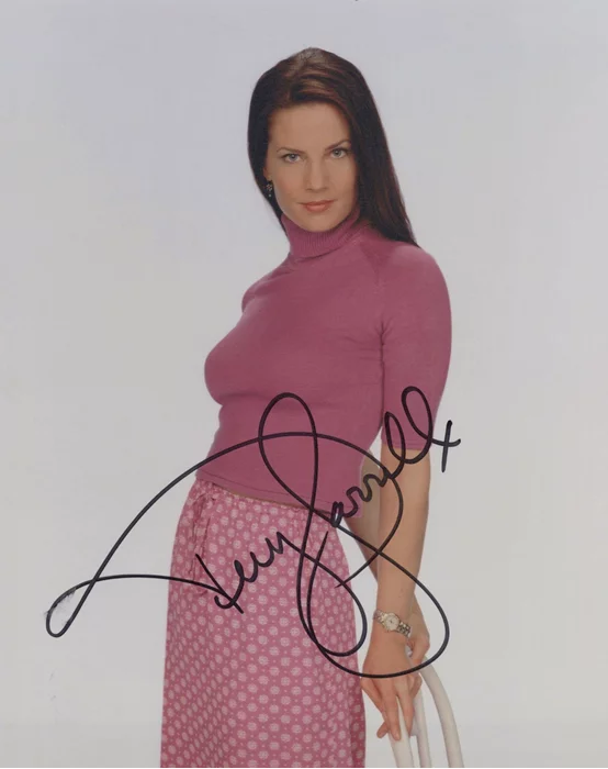 Terry Farrell autograph