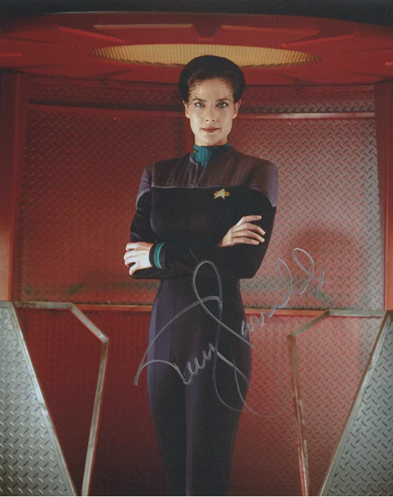 Terry Farrell autograph