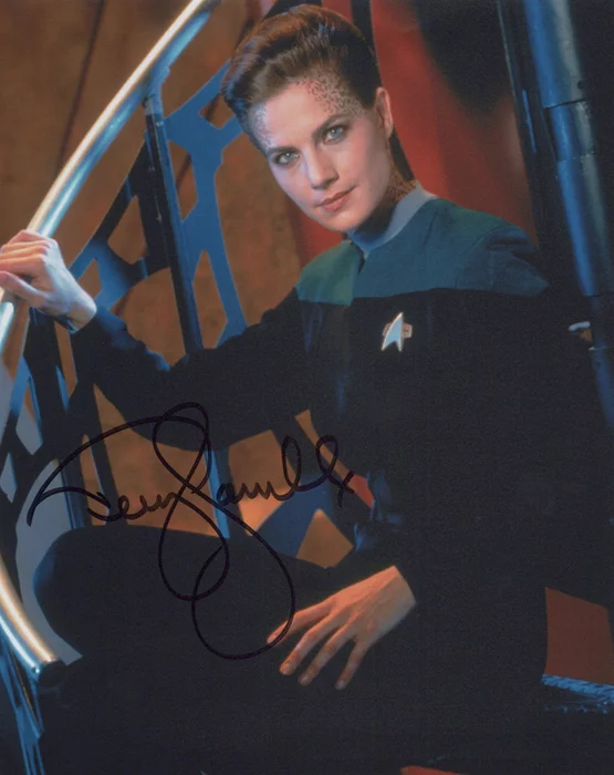 Terry Farrell autograph