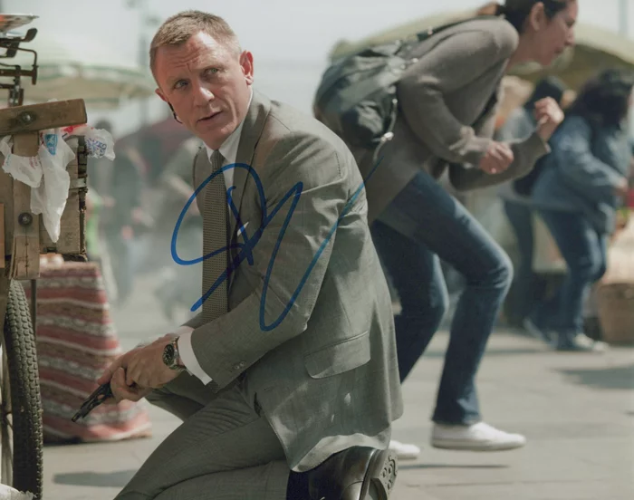 Daniel Craig autograph