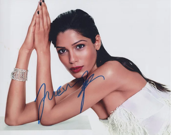 Freida Pinto autograph