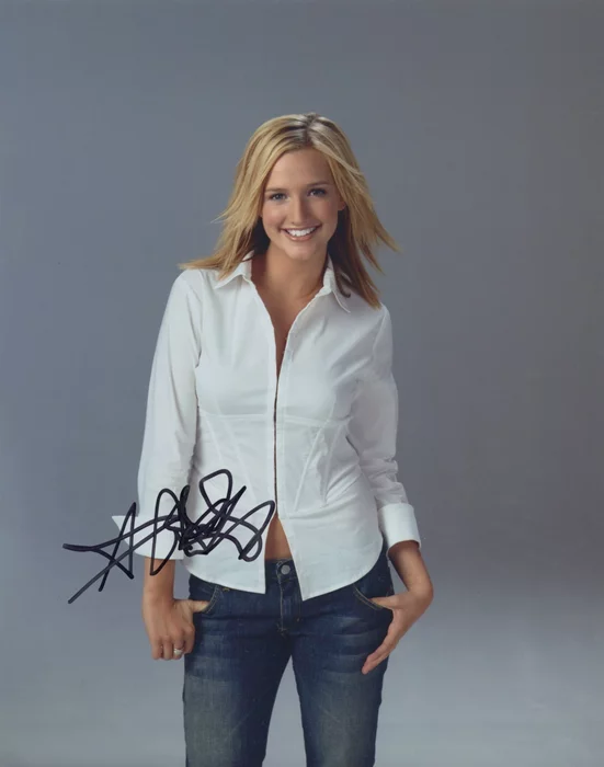 Ashlee Simpson autograph