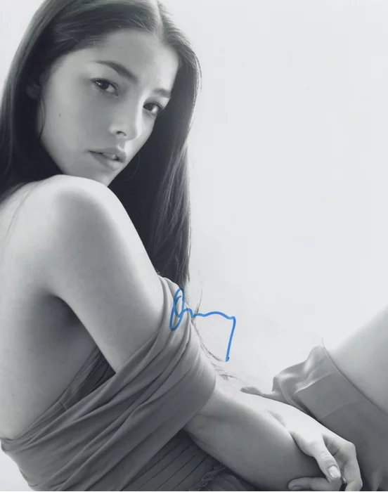 Olivia Thirlby autograph