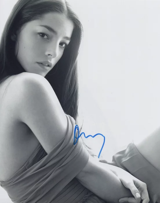 Olivia Thirlby autograph