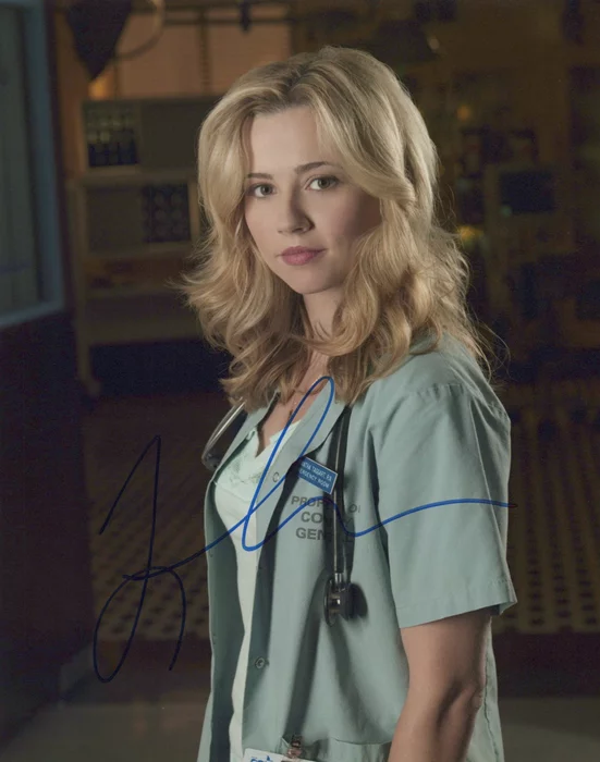 Linda Cardellini autograph