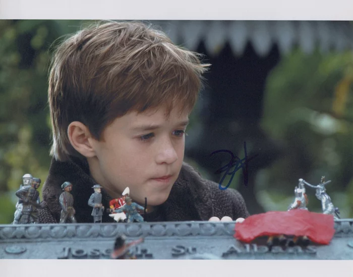 Haley Joel Osment autograph