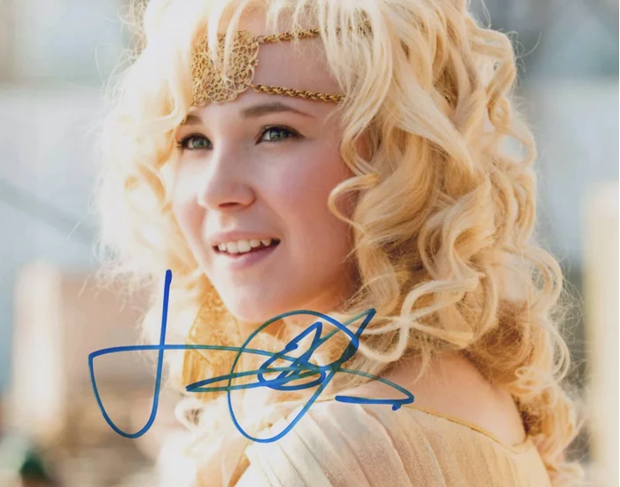Juno Temple autograph