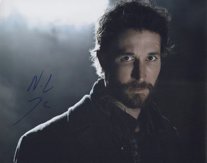 Noah Wyle autograph