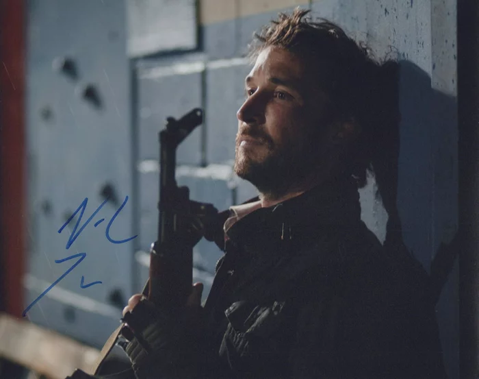 Noah Wyle autograph