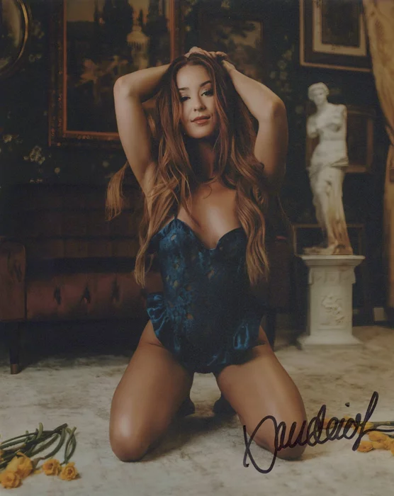 Xandria Lewis autograph