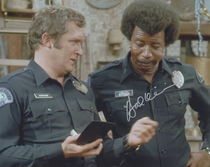 Hal Williams autograph