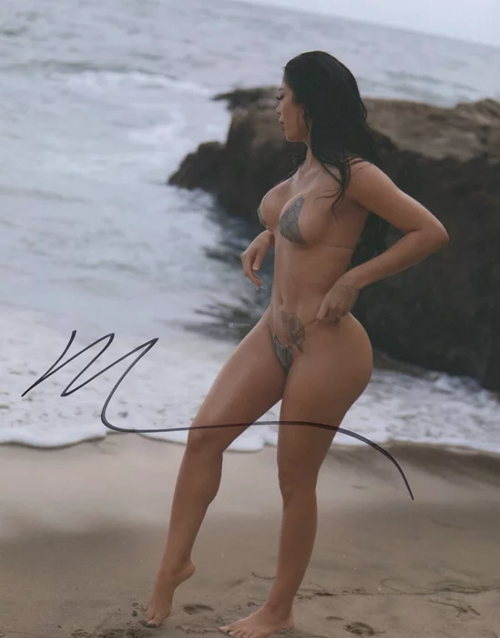 Margaux Cotero autograph