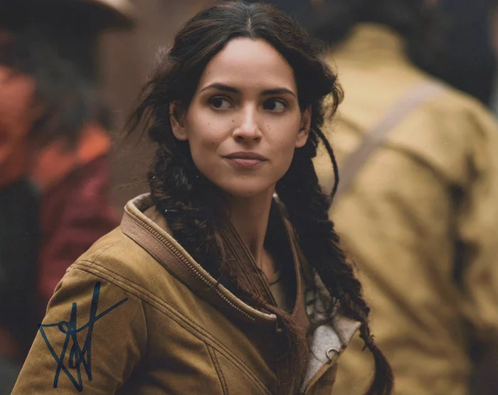 Adria Arjona autograph