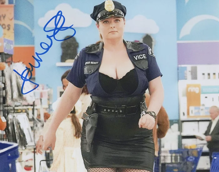 Lauren Ash autograph