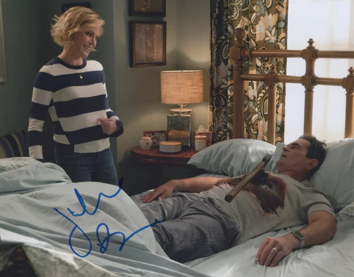 Julie Bowen autograph