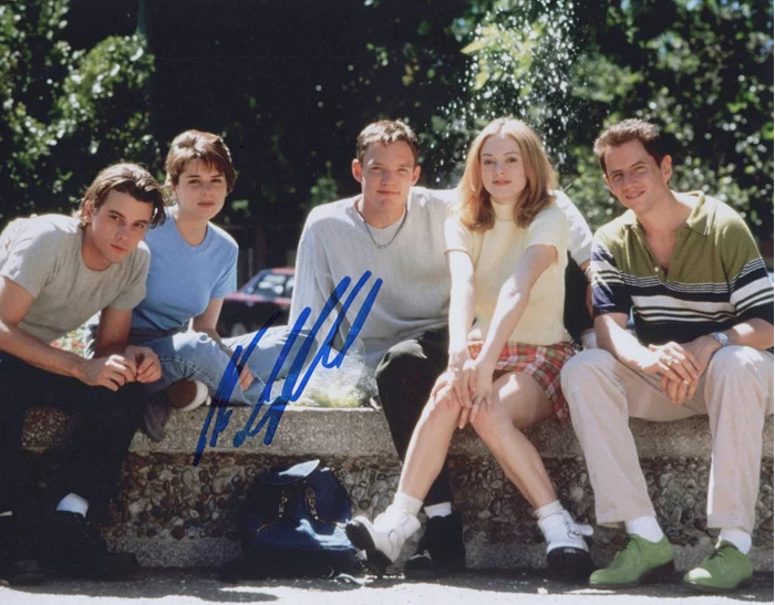 Neve Campbell autograph