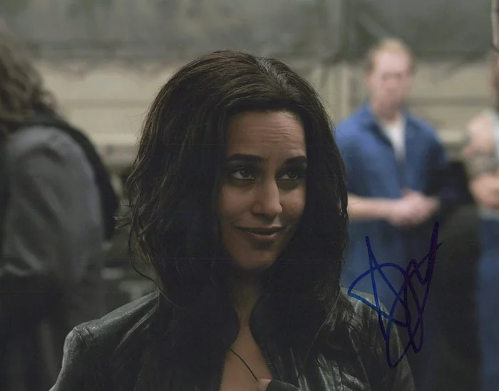 Agam Darshi autograph