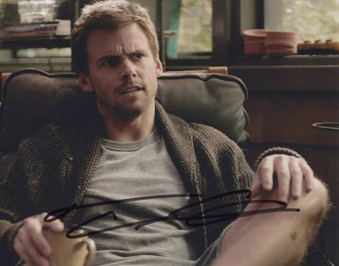 Tommy Dewey autograph