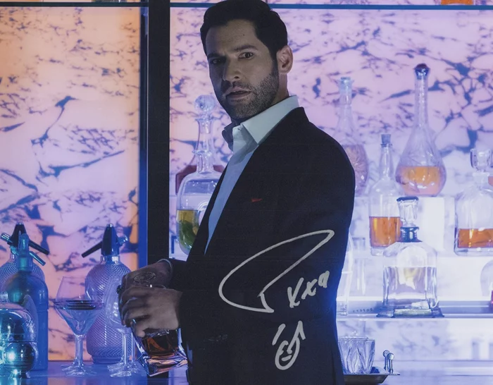 Tom Ellis autograph